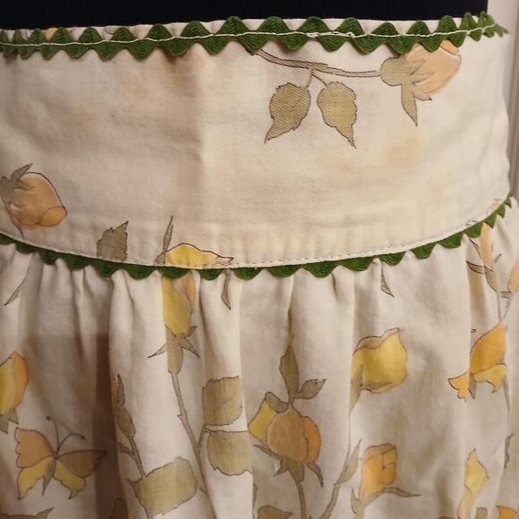 Retro 1970s Yellow and Green Floral Apron with Butterflies and One Pocket Stains - Picture 5 of 5